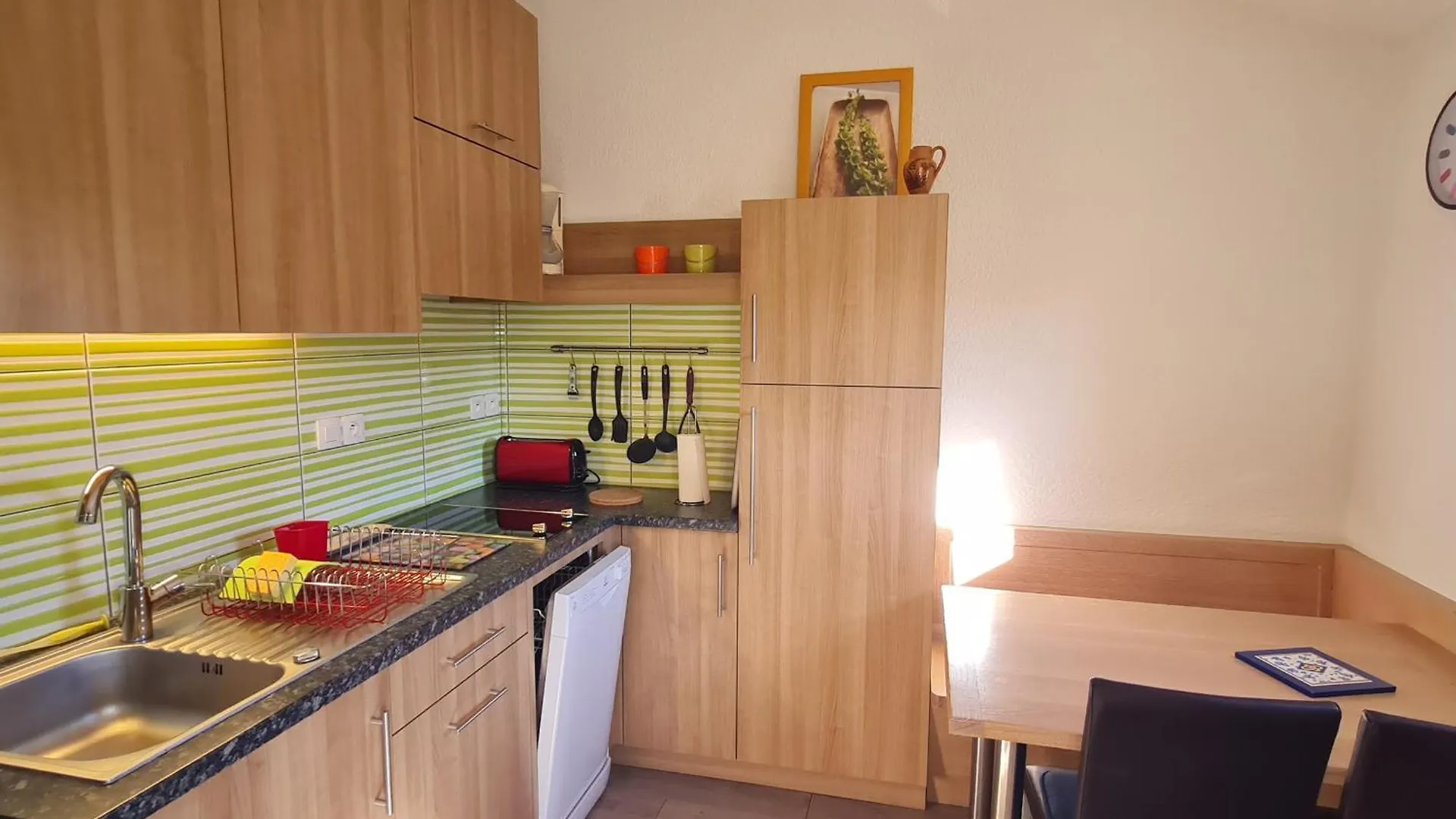 Apartment Charmant Studio A Sainte-Maxime Avec Piscine, Balcon Et Parking, Proche Commerces Et Plages. - Fr-1-780-80