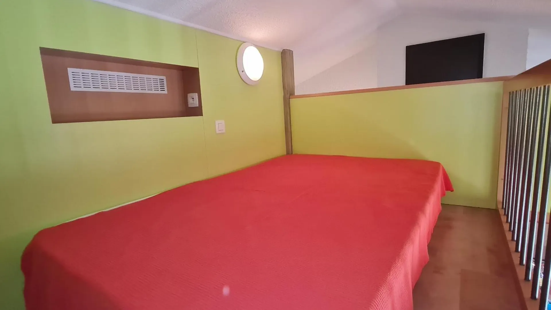 Charmant Studio A Sainte-Maxime Avec Piscine, Balcon Et Parking, Proche Commerces Et Plages. - Fr-1-780-80