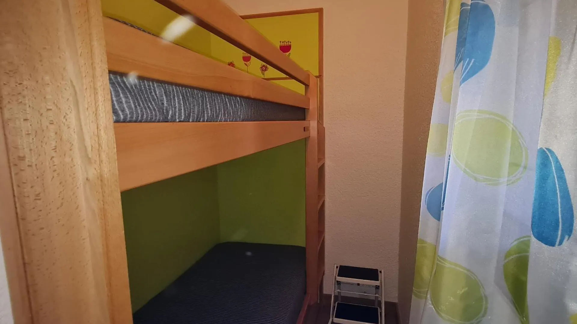 Apartment Charmant Studio A Sainte-Maxime Avec Piscine, Balcon Et Parking, Proche Commerces Et Plages. - Fr-1-780-80