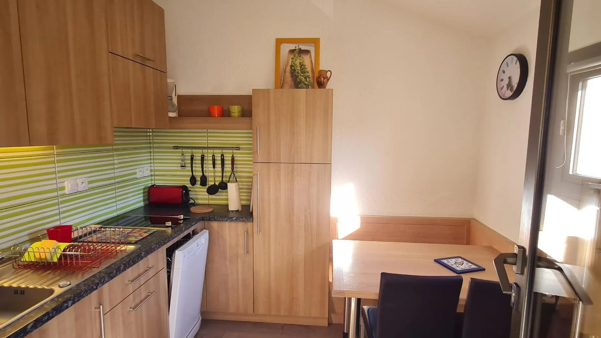 Charmant Studio A Sainte-Maxime Avec Piscine, Balcon Et Parking, Proche Commerces Et Plages. - Fr-1-780-80 France