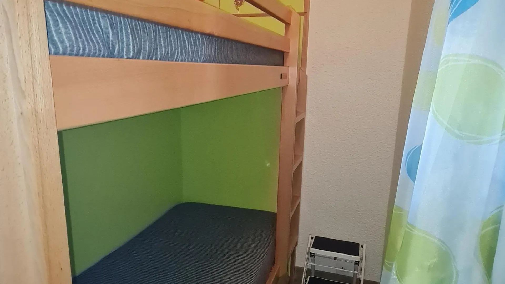 Charmant Studio A Sainte-Maxime Avec Piscine, Balcon Et Parking, Proche Commerces Et Plages. - Fr-1-780-80 Apartment