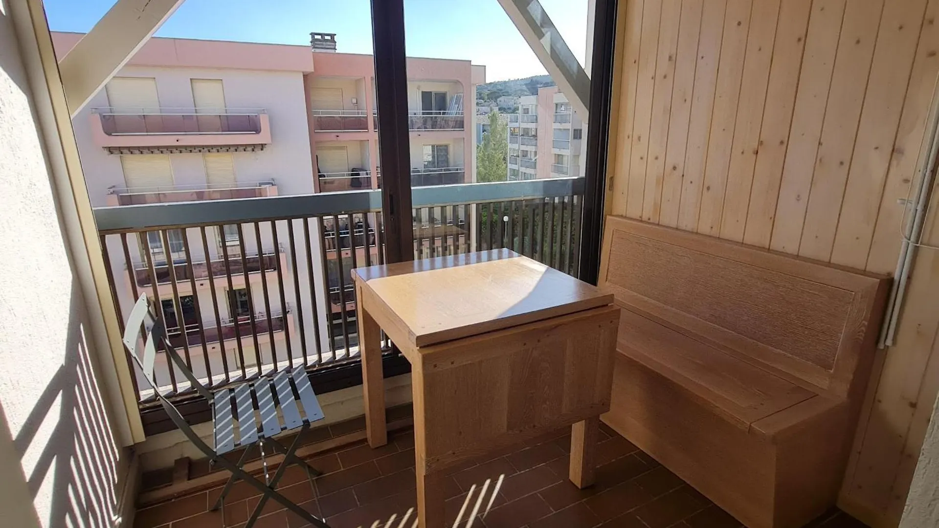 Charmant Studio A Sainte-Maxime Avec Piscine, Balcon Et Parking, Proche Commerces Et Plages. - Fr-1-780-80
